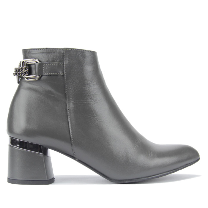 Popielate botki z łańcuchem