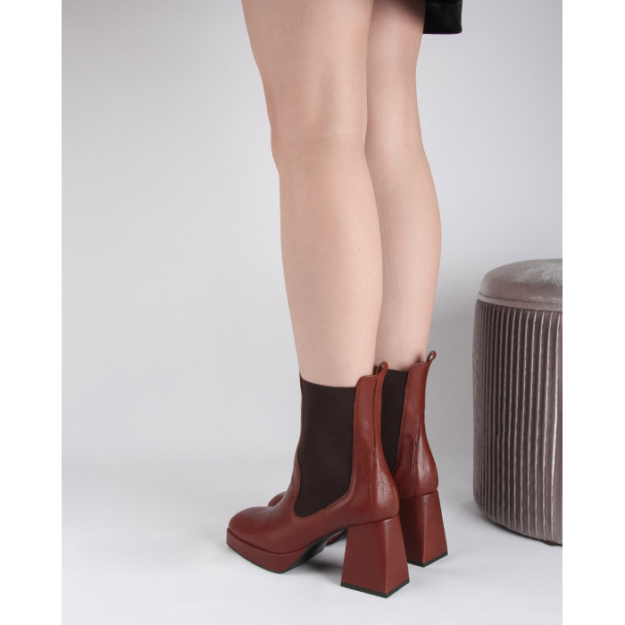 Brown leather heeled boots BOTIMO