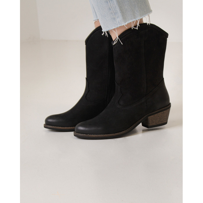 Czarne ocieplane kowbojki na niskim obcasie
