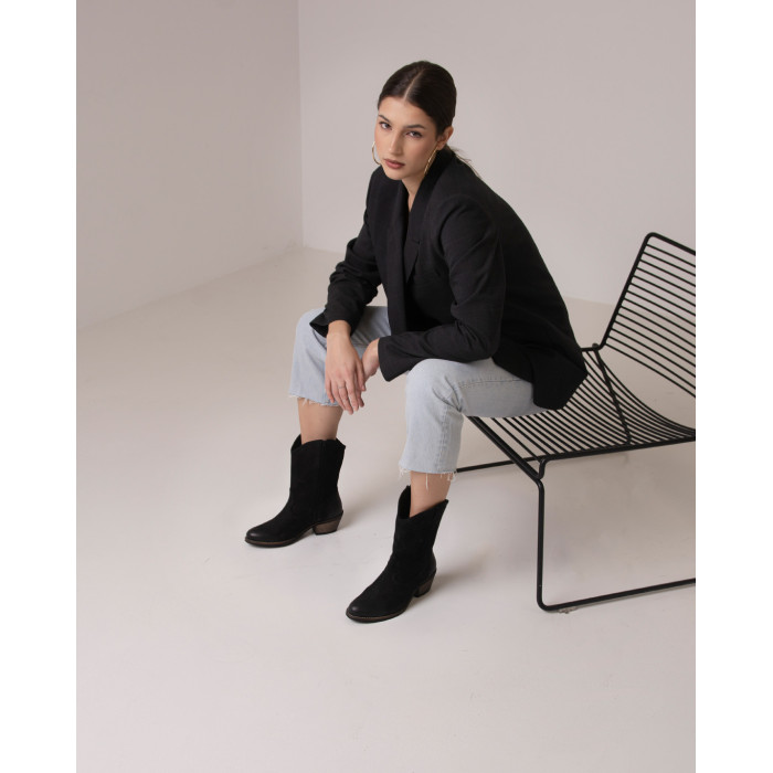 Czarne ocieplane kowbojki na niskim obcasie