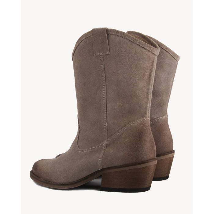 Brązowe ocieplane kowbojki na niskim obcasie