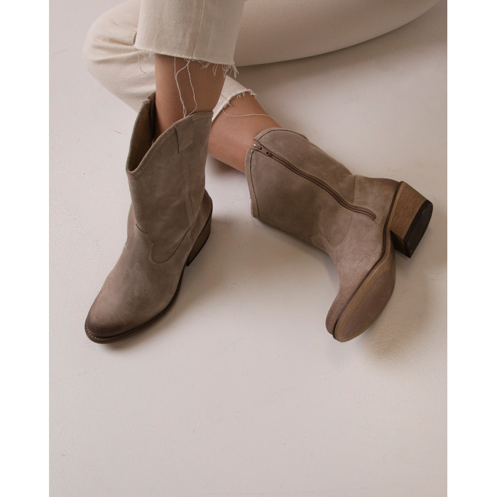 Brązowe ocieplane kowbojki na niskim obcasie