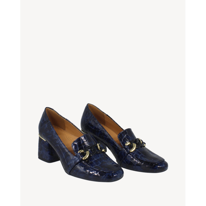Granatowe mokasyny na obcasie lakierowane