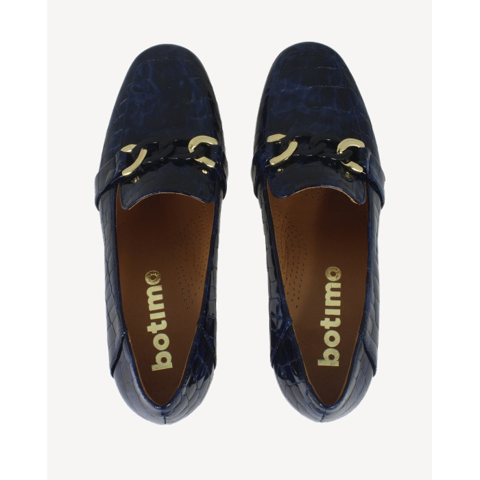 Granatowe mokasyny na obcasie lakierowane