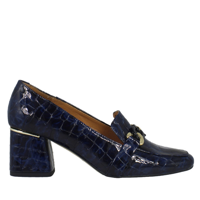 Granatowe mokasyny na obcasie lakierowane