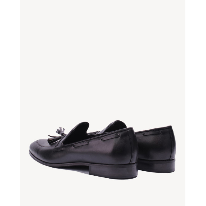 Czarne mokasyny z frędzlem