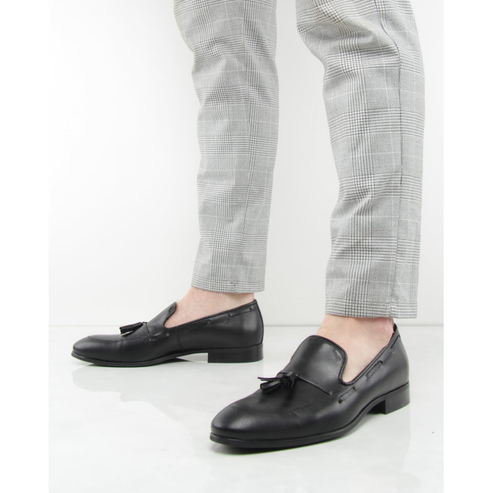 Czarne mokasyny z frędzlem