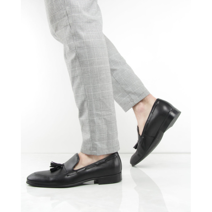 Czarne mokasyny z frędzlem