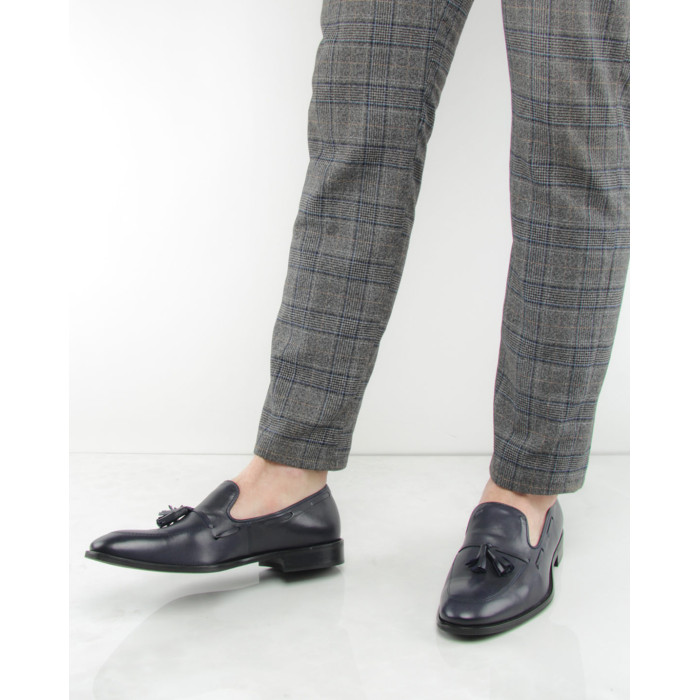 Granatowe mokasyny z frędzlem