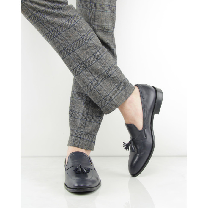 Granatowe mokasyny z frędzlem