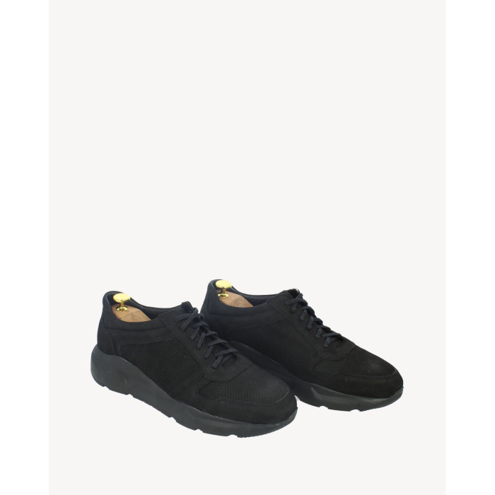 Czarne sneakersy na wysokiej podeszwie