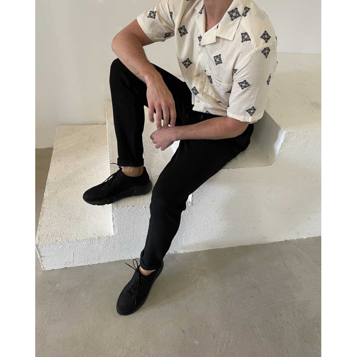 Czarne sneakersy na wysokiej podeszwie