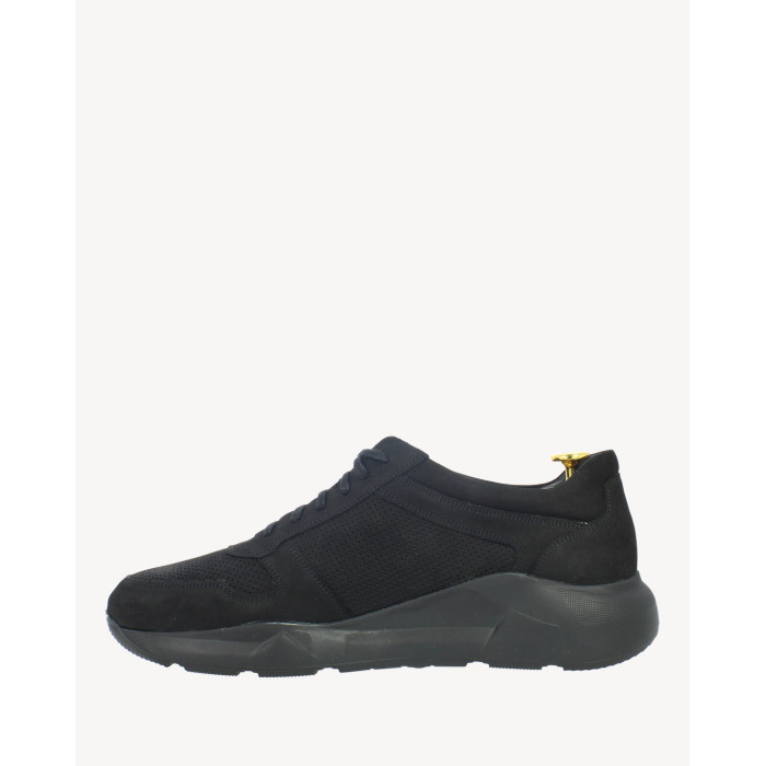 Czarne sneakersy na wysokiej podeszwie