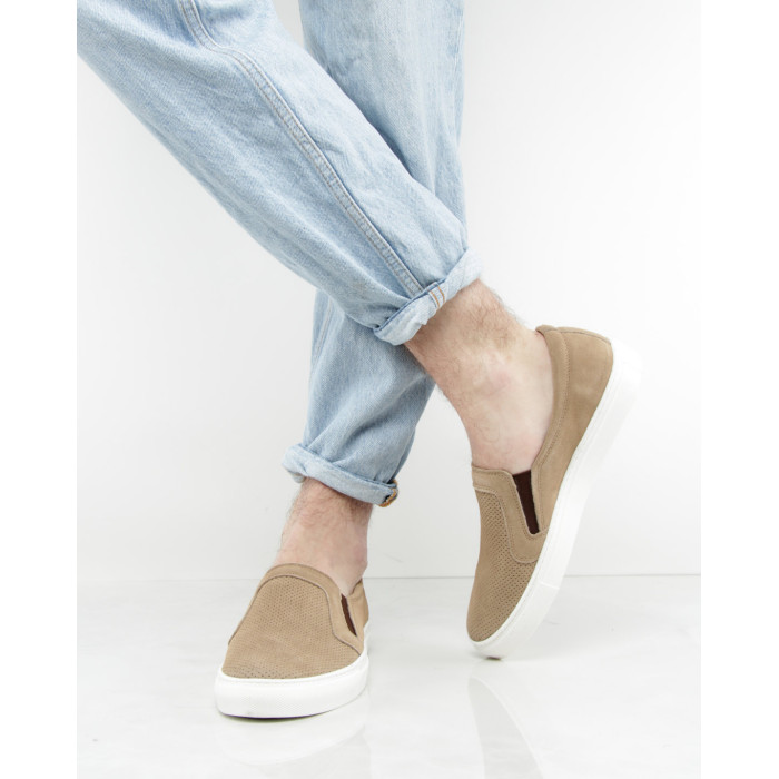 Beżowe skórzane trampki wsuwane