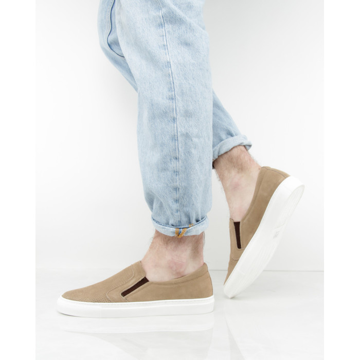 Beżowe skórzane trampki wsuwane