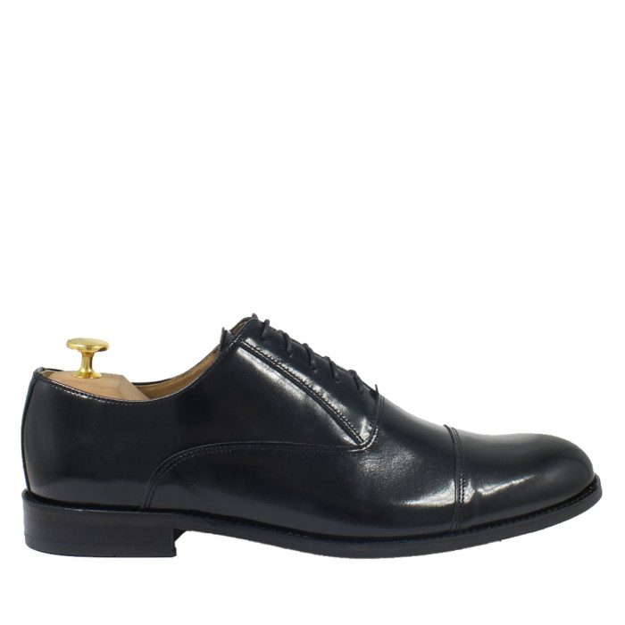 Black patent leather formal half shoes with 2 cm heels