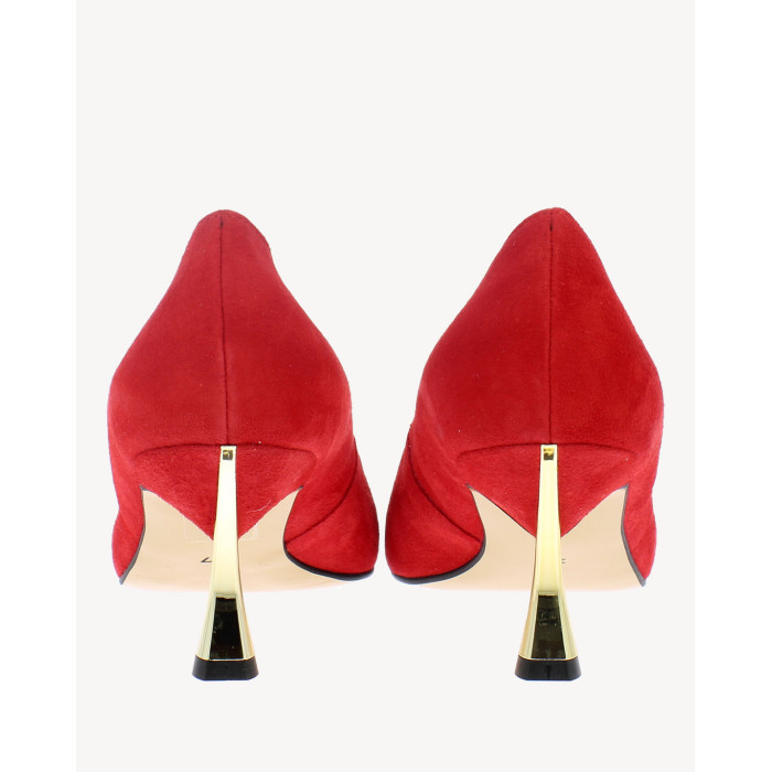 Czerwone zamszowe czółenka na złotym obcasie