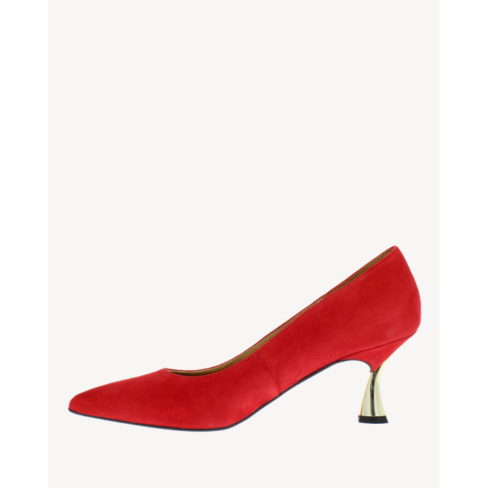 Czerwone zamszowe czółenka na złotym obcasie