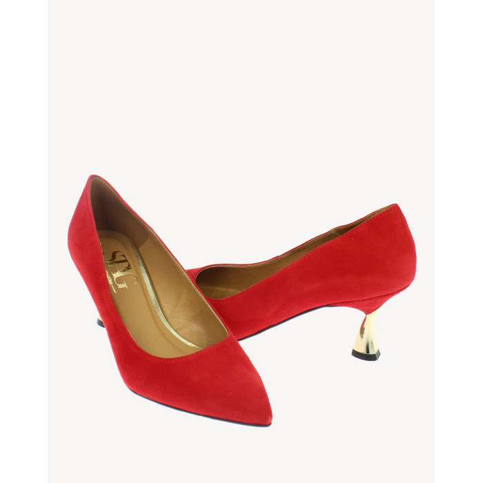 Czerwone zamszowe czółenka na złotym obcasie