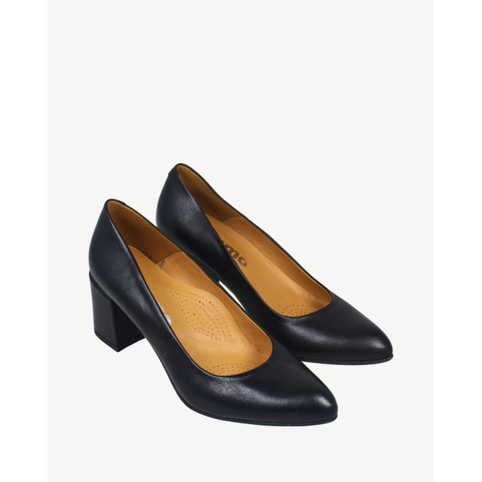 Black heeled pumps