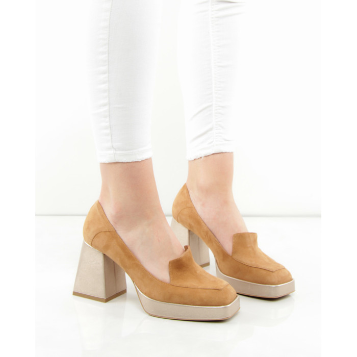 Beige leather pumps on a 8cm wedge