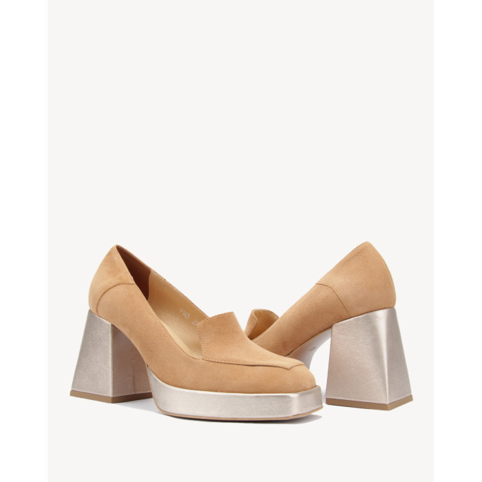 Beige leather pumps on a 8cm wedge