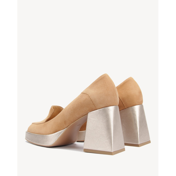 Beige leather pumps on a 8cm wedge