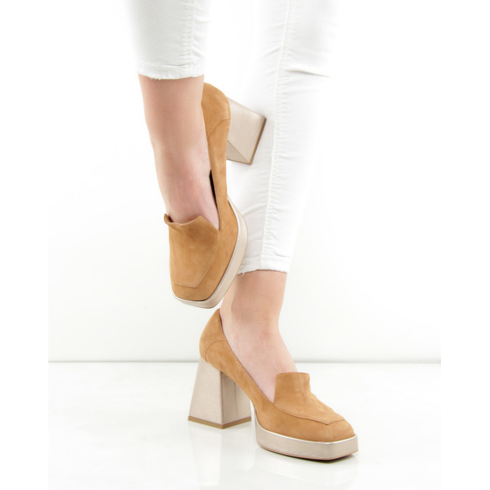 Beige leather pumps on a 8cm wedge