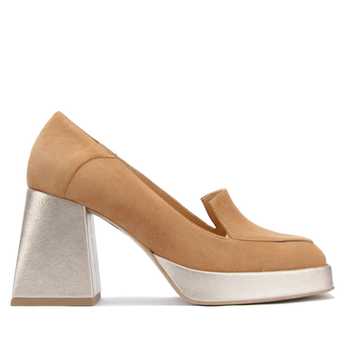 Beige leather pumps on a 8cm wedge
