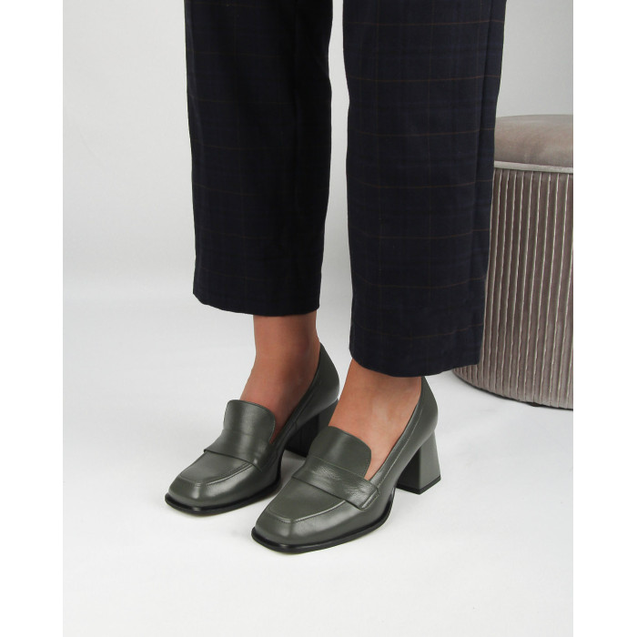 Green leather pumps with 6cm block heel