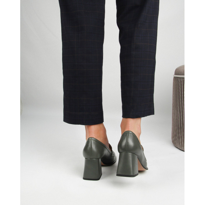 Green leather pumps with 6cm block heel