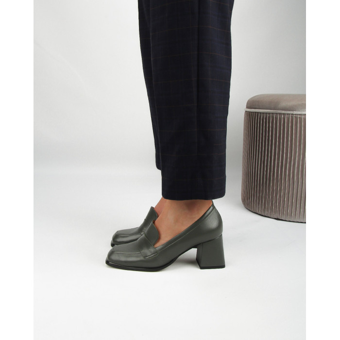 Green leather pumps with 6cm block heel