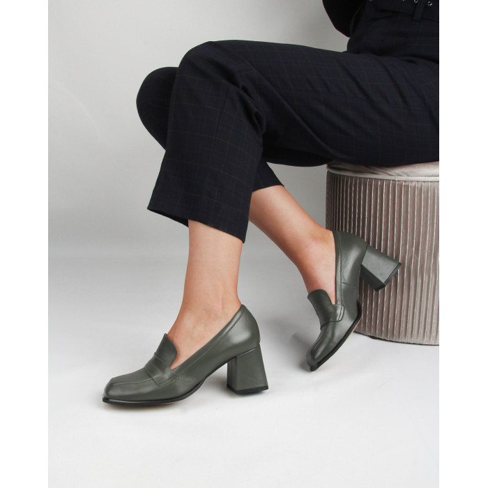 Green leather pumps with 6cm block heel