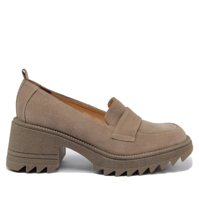 Beżowe mokasyny na obcasie welurowe