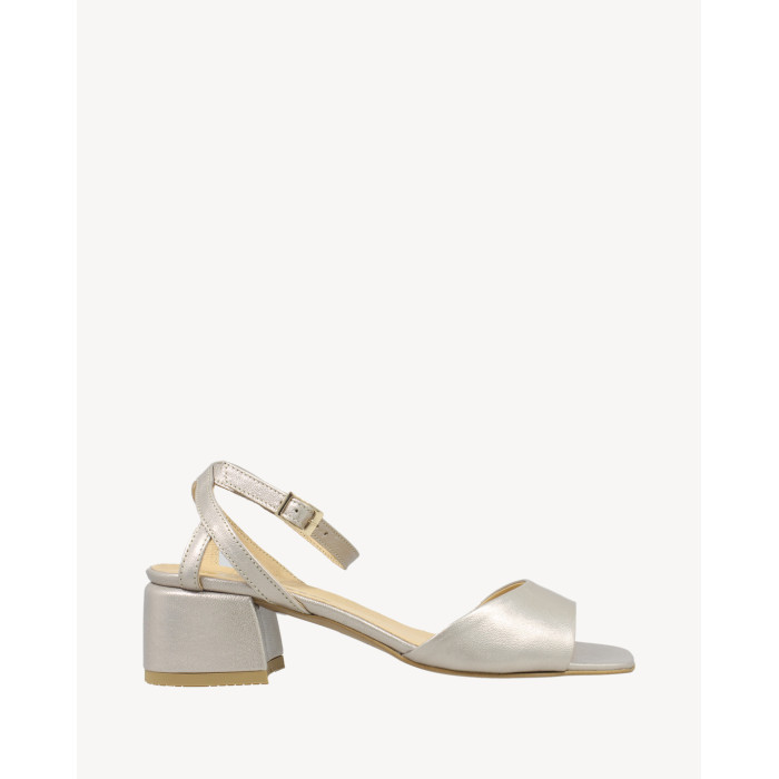 Gold sandals with 3cm heel