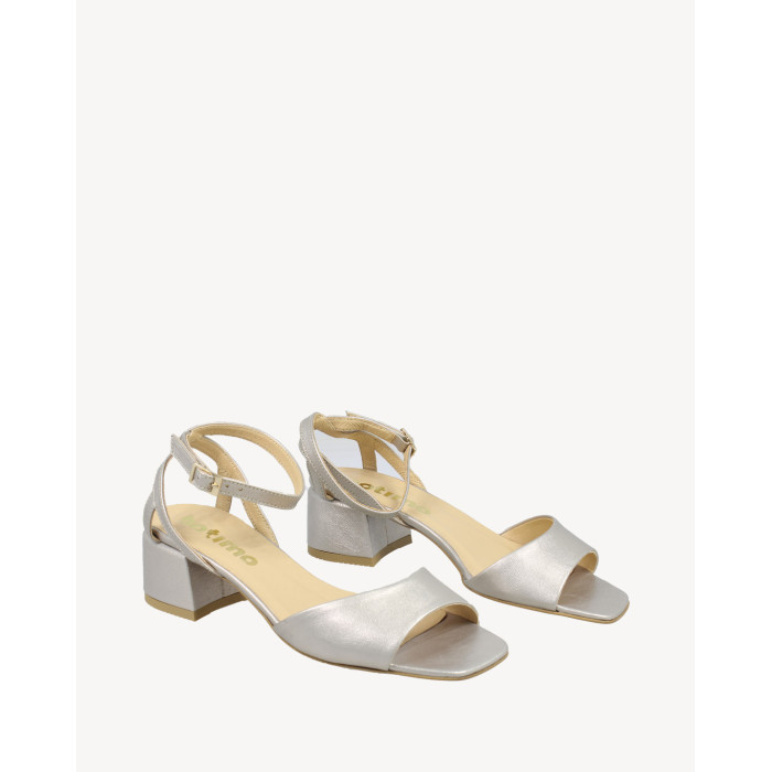 Gold sandals with 3cm heel