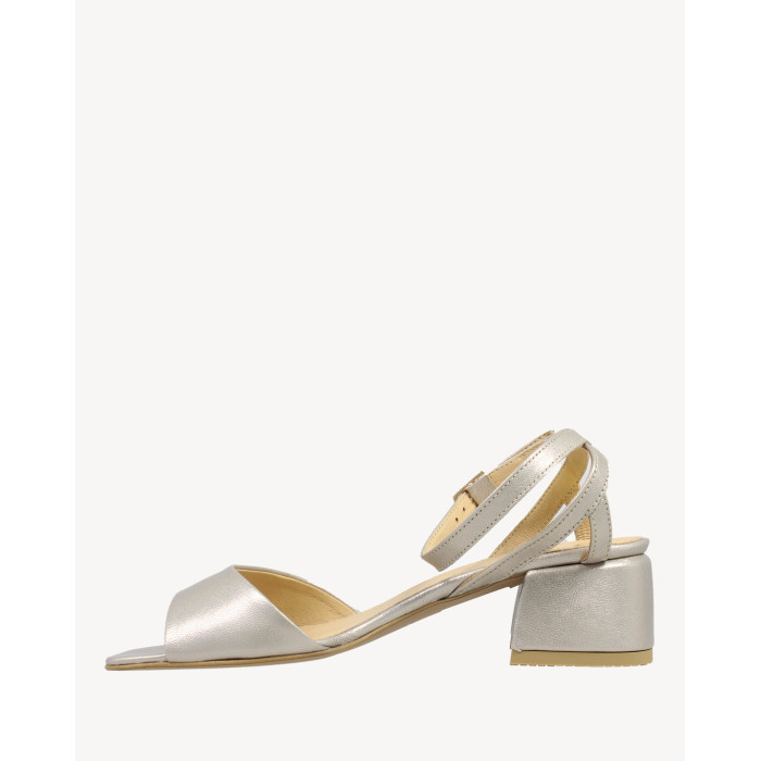 Gold sandals with 3cm heel