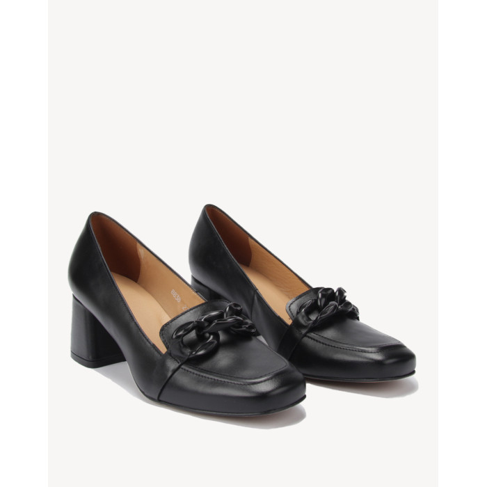 Czarne mokasyny z łańcuszkiem