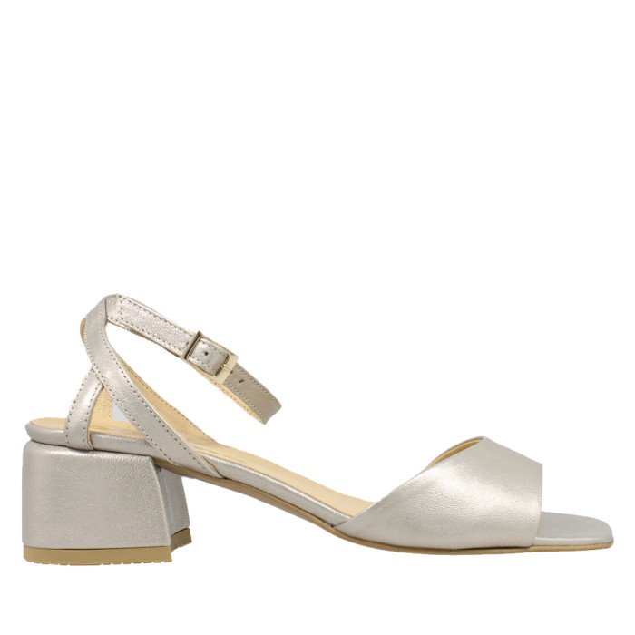 Gold sandals with 3cm heel