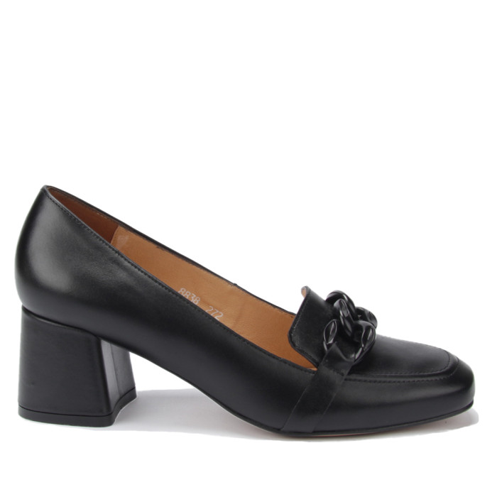 Czarne mokasyny z łańcuszkiem