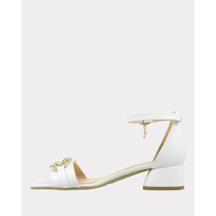 White sandals with decorative chain grain leather