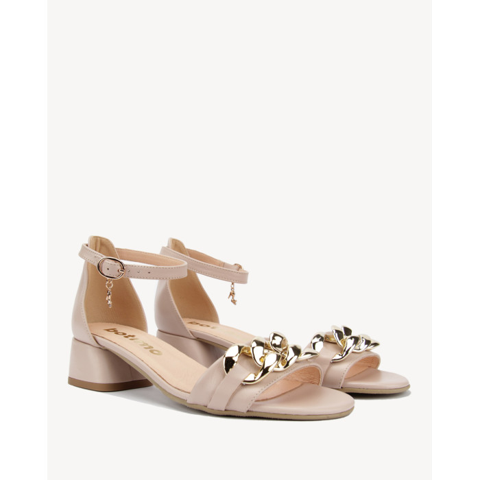 Pink sandals with decorative chain grain leather