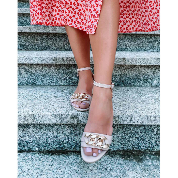 Pink sandals with decorative chain grain leather