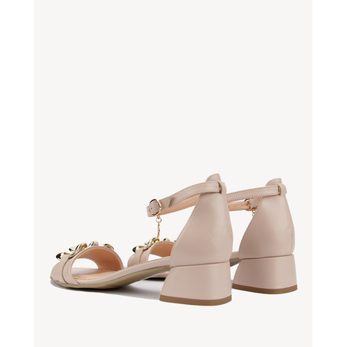 Pink sandals with decorative chain grain leather