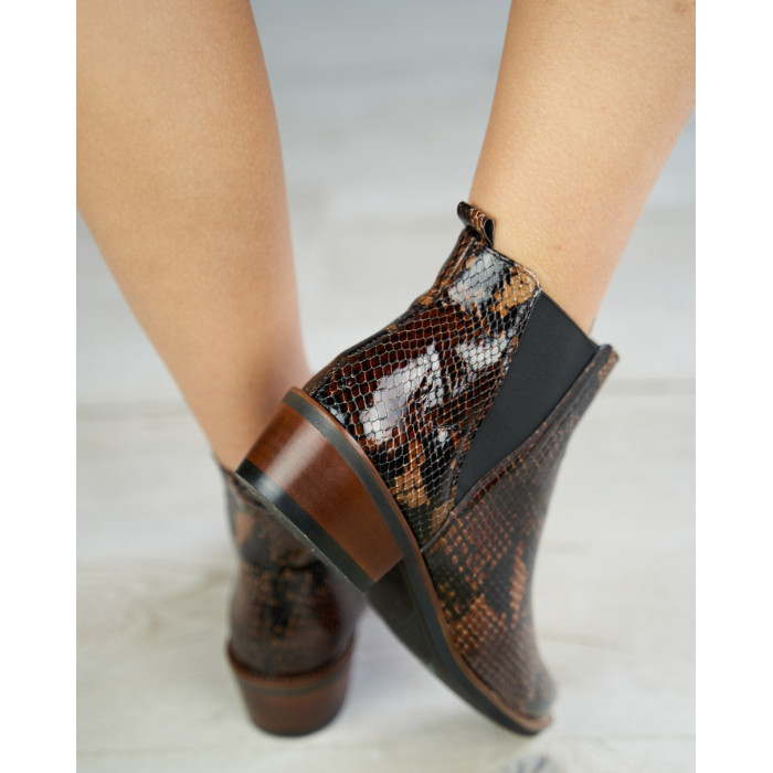 Botki we wzór krokodyla