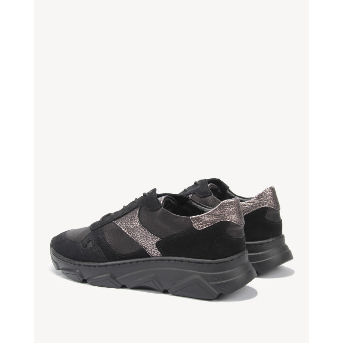 Czarne półbuty sportowe