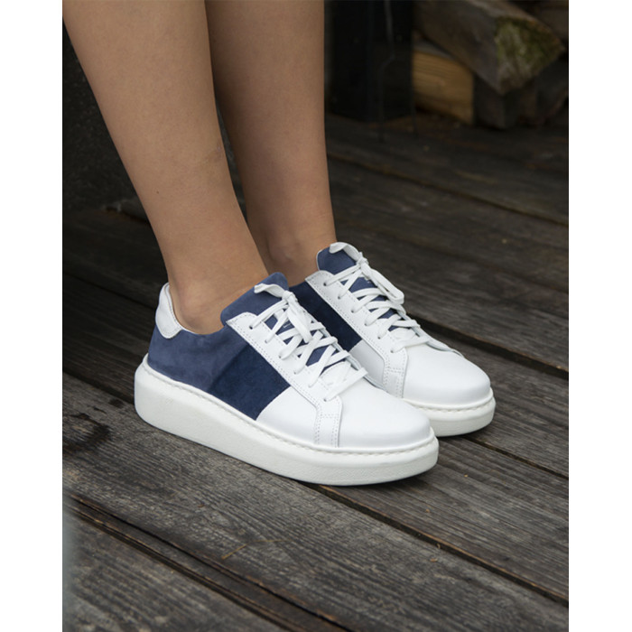 White sneakers on high sole BOTIMO