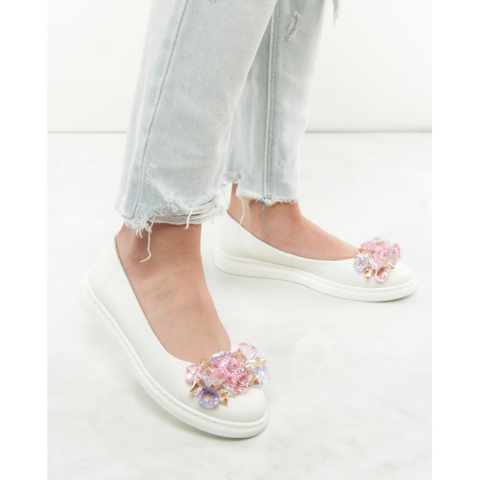 Białe baleriny skórzane z kryształkami