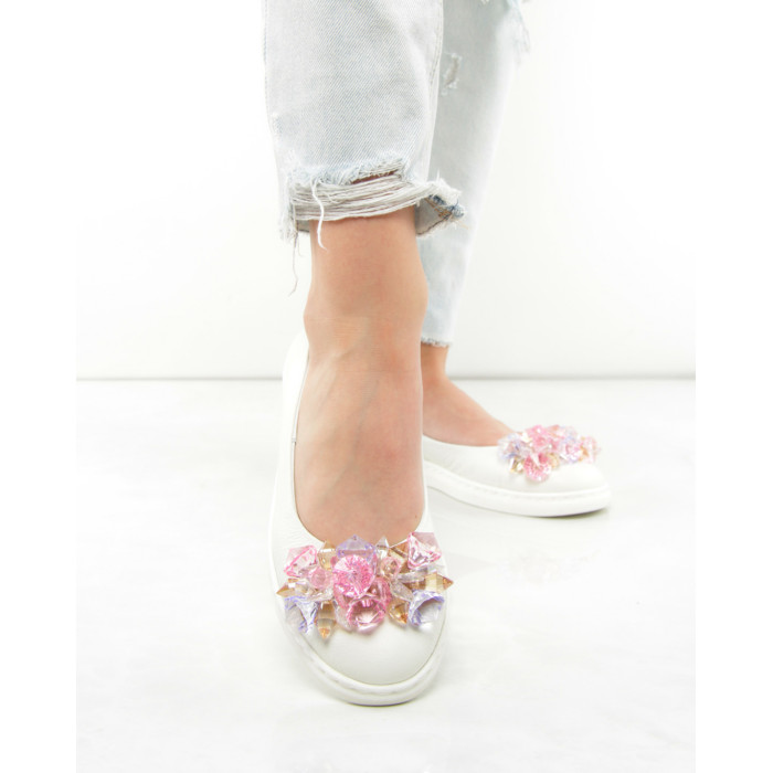 Białe baleriny skórzane z kryształkami