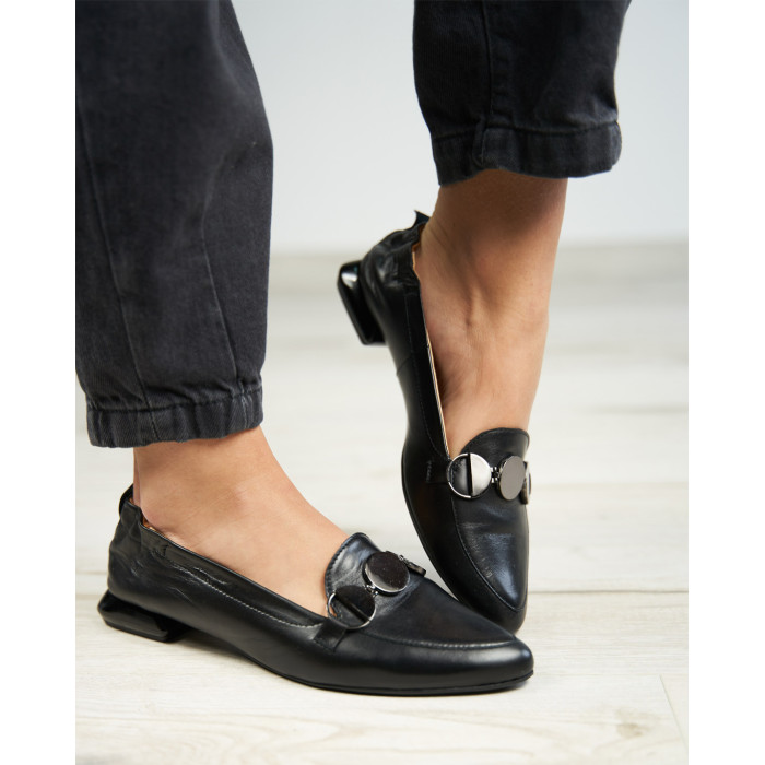 Black half shoes patent leather